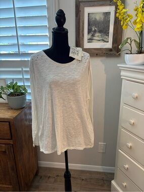 Magnolia Pearl NWT Long Sleeve Viggo Tee in True, OS